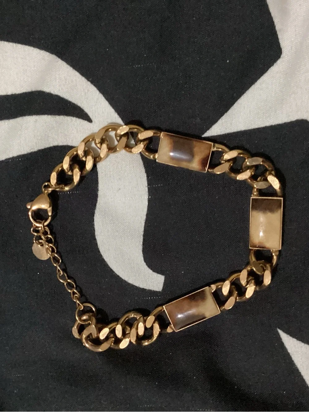 N/A elegant gold